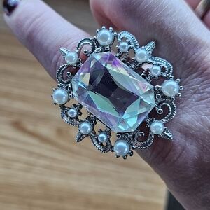 Elegant Statement Ring With Stretchy Band